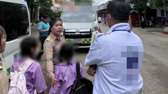 Đàn ong tấn công hàng chục học sinh, giáo viên, nhiều em nhập viện cấp cứu