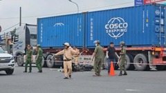 Tin tức tai nạn giao thông mới nhất ngày 4/11: Xe container va chạm xe máy, một người tử vong