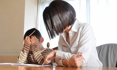 Cưỡng ép con học tập quá sức có thể bị phạt tới 10 triệu đồng