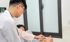 Nữ sinh ở Hà Nội đột quỵ khi đang hoạt động ngoại khóa cùng bạn bè