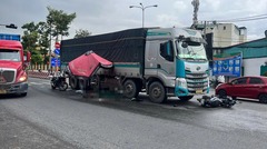 Hiện trường vụ nữ sinh viên năm 3 tử vong sau va chạm với xe tải ở TP.HCM