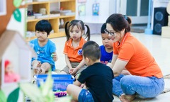 Loạt trường học từ chối nhận hoa 20/11, mong đổi thành sách vở để tặng học sinh