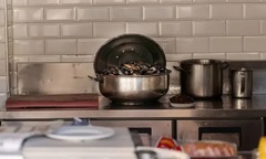 3 mẹ con du khách tử vong nghi do ngộ độc thực phẩm tại Istanbul