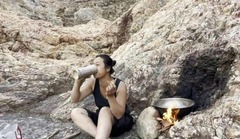 Cô gái 25 tuổi ăn 50 con chuột, sụt 14kg sau 35 ngày thi sinh tồn nơi hoang dã