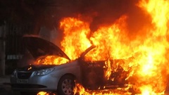 Người đàn ông say xỉn phóng hỏa khiến ô tô chìm trong biển lửa, gây án mạng thương tâm