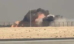 Clip: Máy bay chiến đấu của Ấn Độ rơi khi biểu diễn triển lãm, phi công thiệt mạng