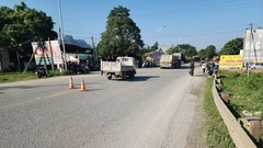 Tin tức tai nạn giao thông mới nhất ngày 22/11: Xe máy tông đuôi xe đầu kéo, một người tử vong