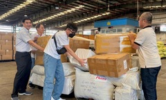 Vietnam Airlines tiếp tục vận chuyển miễn phí hàng hóa hỗ trợ đồng bào vùng lũ miền Trung