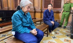 Vợ sát hại cô gái ở chợ đầu mối, chồng mang hung khí đi phi tang