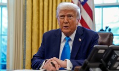 Ông Trump tuyên bố bất ngờ về giải quyết xung đột Ukraine, cảnh báo  "nóng " ông Zelensky