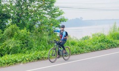 Tin tức giáo dục 24h: Giáo sư đạp xe 400km trong 24 giờ, chở theo lời kêu gọi đặc biệt