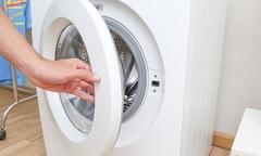 Khi máy giặt xong, nắp máy mở hay đóng ?