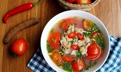 Vì sao các món canh, bún thường cho cà chua ?