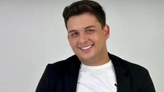 Nam ca sĩ nổi tiếng đột ngột qua đời, khán giả bàng hoàng chia buồn