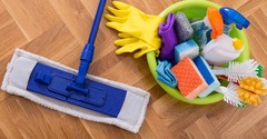  Làm thế nào để vệ sinh cây lau nhà bị bẩn và có mùi hôi?