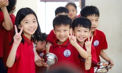 Hà Nội  "chốt " thu 12.000 đồng/giờ nếu phụ huynh đón con muộn hoặc gửi sớm