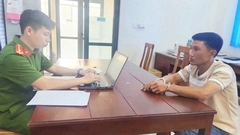 Bắt Trần Hữu Phước - đối tượng vờ hỏi mua gà rán rồi cướp dây chuyền vàng của cụ bà 70 tuổi