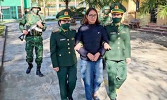 Bắt Hoàng Thị Thuần- đối tượng giấu vàng trong tất khi qua biên giới
