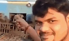 Clip:  "Sống ảo " sát đường ray bất chấp tiếng còi cảnh báo, nam thanh niên chấn thương nặng, suýt mất mạng