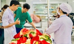 Quảng Ngãi: Bệnh viện kích hoạt báo động đỏ cấp cứu 13 học sinh bị lật xe