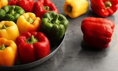Ớt chuông xanh, đỏ, vàng, cam thì loại nào lợi nhất cho sức khỏe?