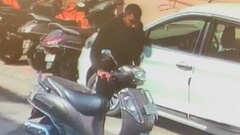 Clip: Đang dắt xe trên phố, nam thanh niên đột ngột ngã quỵ, tử vong thương tâm