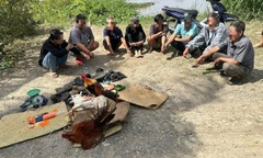 Tạm giữ 8 đối tượng có  "hành vi mờ ám " tại khu đất trống ở An Giang