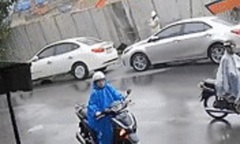 Clip: Khoảnh khắc  "hố tử thần " xuất hiện ở Đà Nẵng,  "nuốt chửng " 2 chiếc ô tô