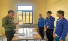 Khởi tố nhóm cưa quả bom 90kg, bán thuốc nổ thu được 40 triệu đồng