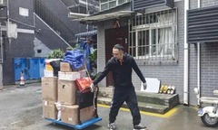 Thiếu gia phá sản thành thợ bốc vác, bất ngờ đổi đời nhờ  "bắn " tiếng Anh như người bản địa