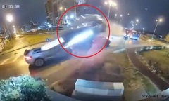 Clip: Tài xế lái Mercedes đi ngược chiều, đâm vào bùng binh, bay thẳng lên không trung như trong phim