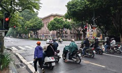 Dừng xe để nghe điện thoại có bị xử phạt ?