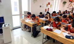 Phụ huynh mang máy lọc đến lớp, trường học  "xoay xở " vì chất lượng không khí ở mức  "rất xấu "