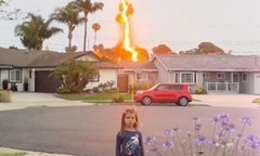 Clip: Sét bất ngờ giáng xuống, bé gái 6 tuổi thoát nạn trong gang tấc