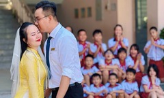 Bộ ảnh cưới  "chớp nhoáng " giờ ra chơi của cặp đôi giáo viên tiểu học gây sốt mạng xã hội