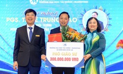 Một trường đại học “thưởng nóng " 300 triệu cho tân phó giáo sư