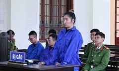 "Bóng hồng " sa ngã: Bí mật trong chiếc vali đen của người phụ nữ ngoại quốc