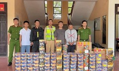 Công an Nghệ An bắt quả tang đối tượng vận chuyên trái phép 345kg pháo nổ