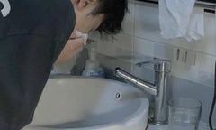 Ngực nam sinh 17 tuổi "phát triển " như nữ giới vì tự ý dùng thuốc trị mụn