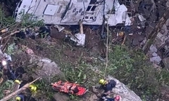 Xe buýt chở học sinh đi dã ngoại lao xuống vách đá, 17 người thiệt mạng ở Colombia