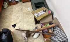 Tin lời kẻ giả danh công an, cô gái 20 tuổi phá két sắt, trốn vào nhà nghỉ