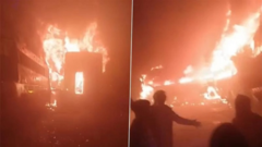 Clip: Xe buýt bốc cháy ngùn ngụt sau va chạm kinh hoàng trên cao tốc, 4 người tử vong thương tâm