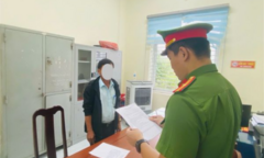 Khởi tố, bắt tạm giam người đàn ông dùng gạch ném vào đầu bé trai 12 tuổi