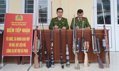 Người dân miền núi Huế tự nguyện giao nộp nhiều súng tự chế