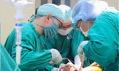 Tin tức đời sống 18/12: Cấp cứu giành lại đôi chân cho nam thanh niên bị tắc mạch chi