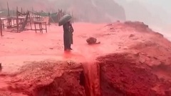 Cảnh tượng gây  "sốc " khi nước biển Vịnh Ba Tư bất ngờ chuyển sang màu đỏ thẫm như máu