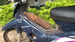 Phát hiện vật nghi là đạn pháo chưa nổ, người đàn ông chở thẳng đến trụ sở công an