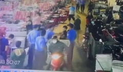 Điều tra vụ nhóm bảo vệ Chợ đầu mối Hóc Môn đánh người đàn ông gãy mũi