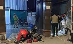 Hiện trường vụ xe máy chở 3 tông trực diện xe tải, 1 thiếu niên tử vong 