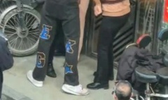 Mẹ và con trai bắt quả tang bố ngoại tình, danh tính  "kẻ thứ 3 " gây sốc